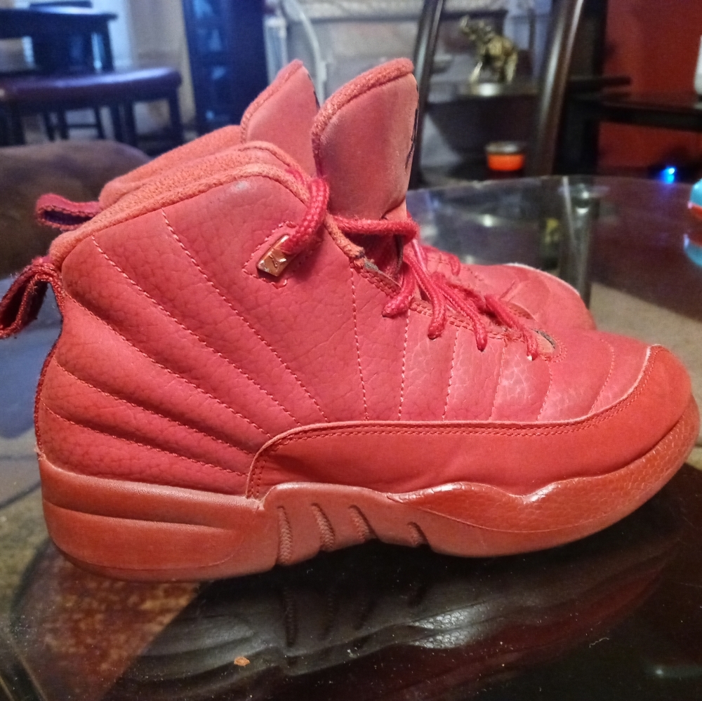 Air Jordan 12 Gym red size 2y